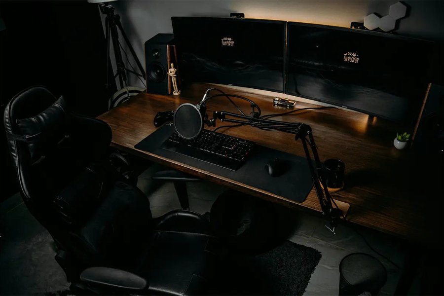 Phòng làm việc màu đen cá tính