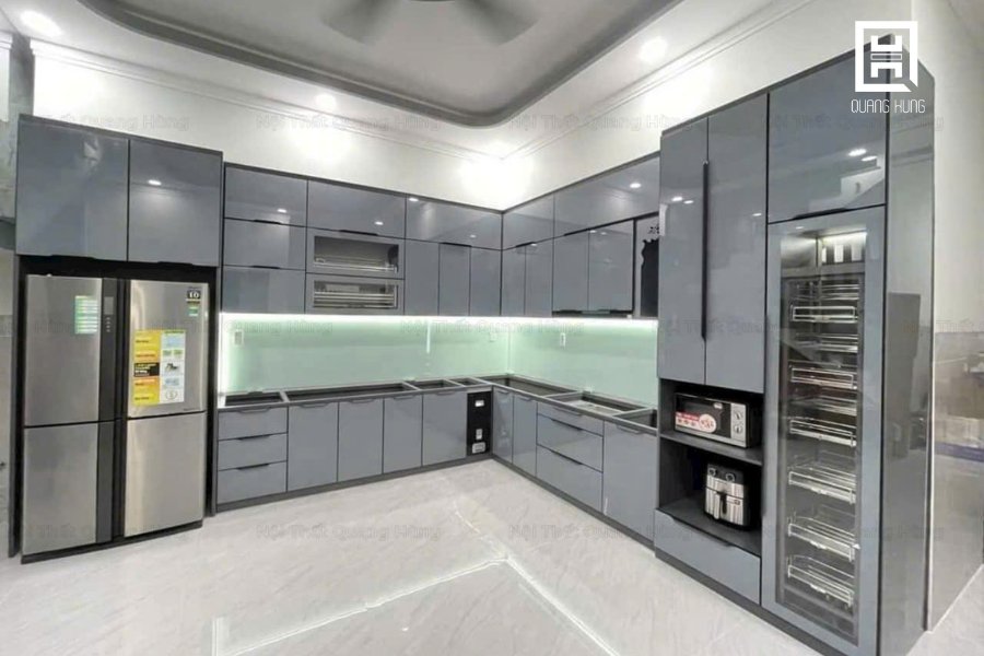 Mẫu tủ bếp inox cánh kính màu ghi