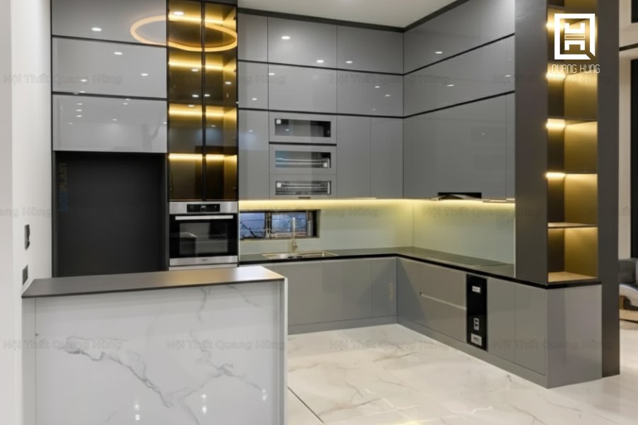 Thiết kế hệ tủ bếp màu ghi từ inox phối đèn led