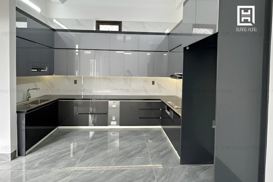 Hệ tủ bếp màu ghi chữ U hiện đại